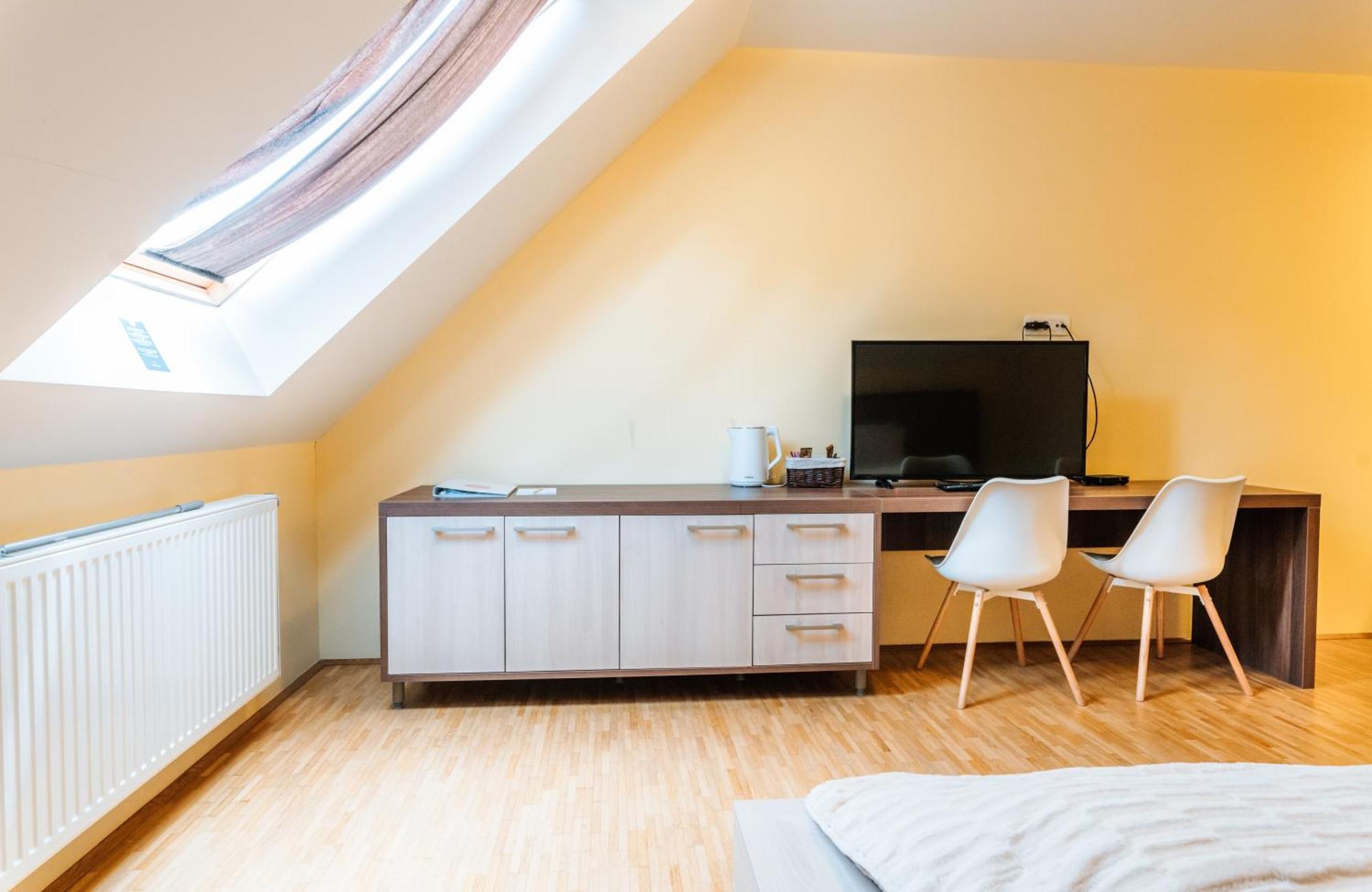 Hotel Dvorec Trebnik - Sobe 3*