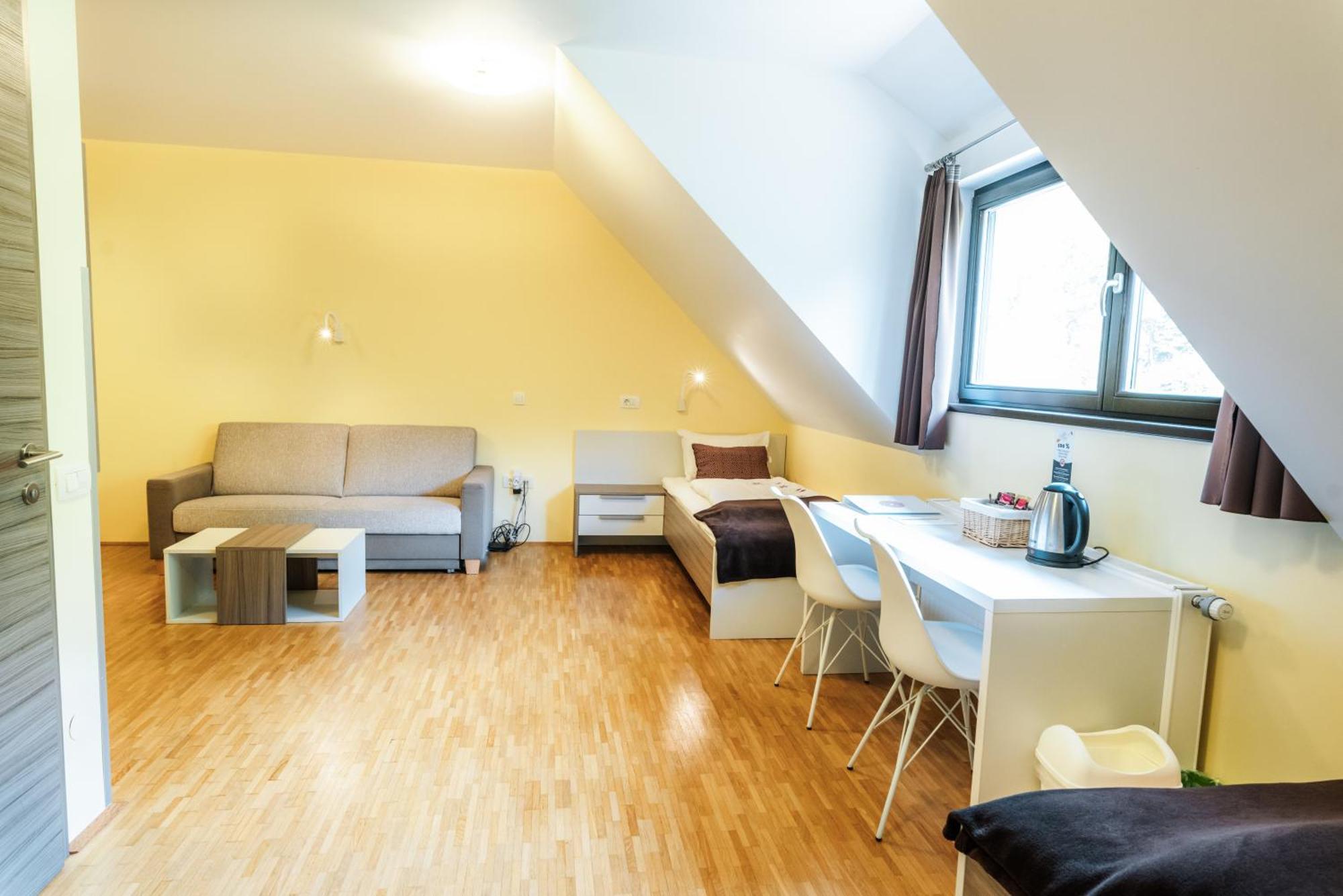 Dvorec Trebnik - Sobe Hotel 3*