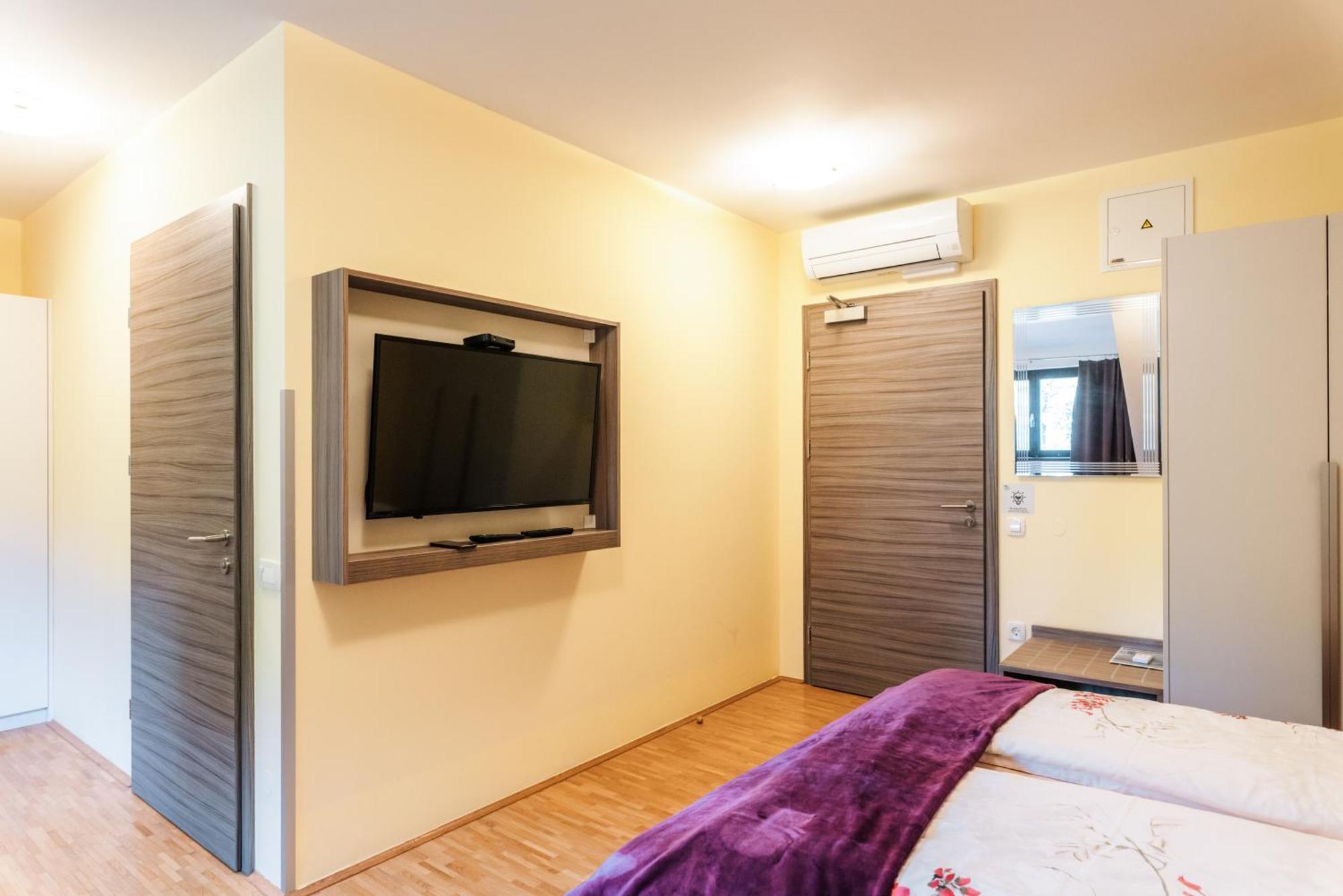 Dvorec Trebnik - Sobe Hotel 3*
